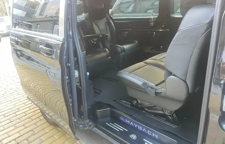 Mercedes-Benz V-Class Maybach with super-luxury captain seats